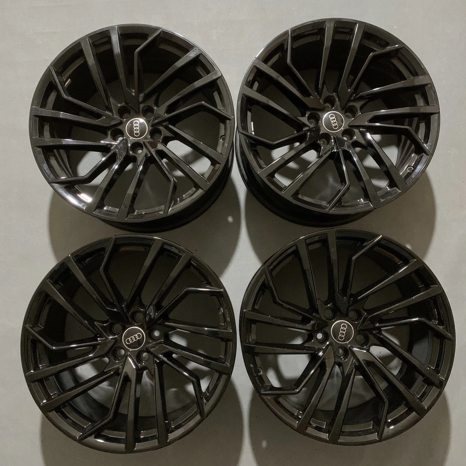 Set of 4 OEM Factory Audi RS5 RS4 2017-2025 20" Wheels Rims 8W0601025FE/FT